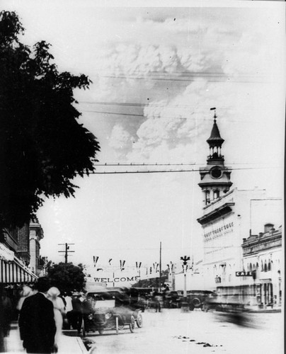 The eruption as seen from downtown Red Bluff