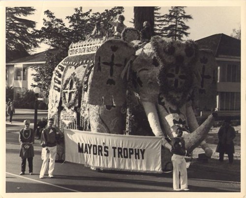 City of South Pasadena Float with "Mayor's Trophy" Banner