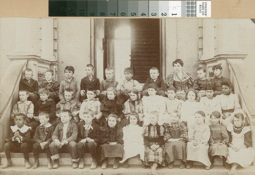 Third-grade picture of Viola Stoner and classmates