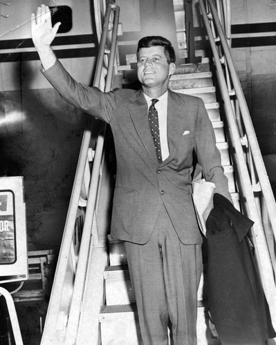 Kennedy arrives in Los Angeles