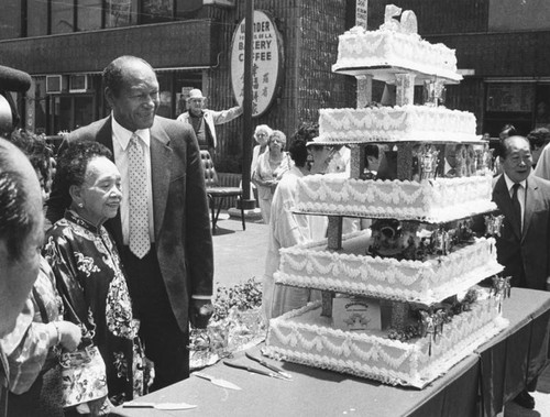 Celebrating Chinatown's 50th Anniversary with a large cake