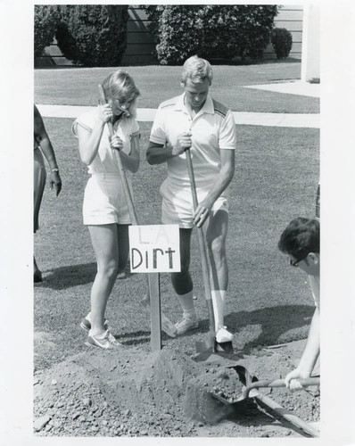 Students digging up Los Angeles campus soil to bring to Malibu, 1981