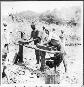 Congregation members making bricks, Gonja, Tanzania, ca.1927-1938
