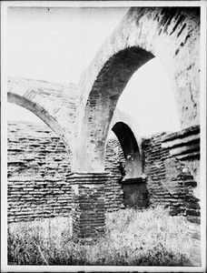 Arches at the northeast corner of the quadrangle at Mission San Juan Capistrano, California, ca.1905