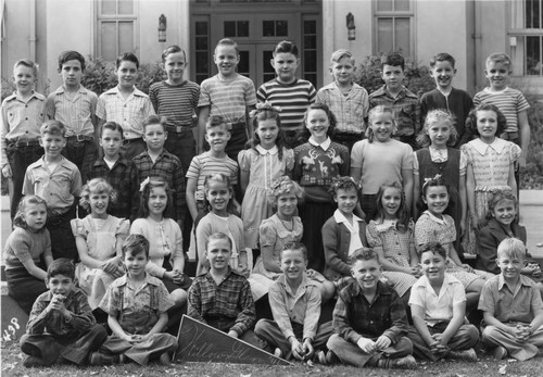 1946 Willow Glen School 4th grade class