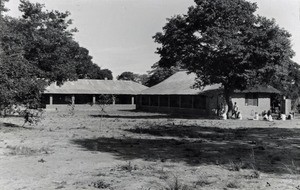 The Senanga hospital : the East face of the building and the women's room