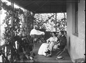 African students discussing with Swiss missionaries, Shilouvane, South Africa, ca. 1901-1907