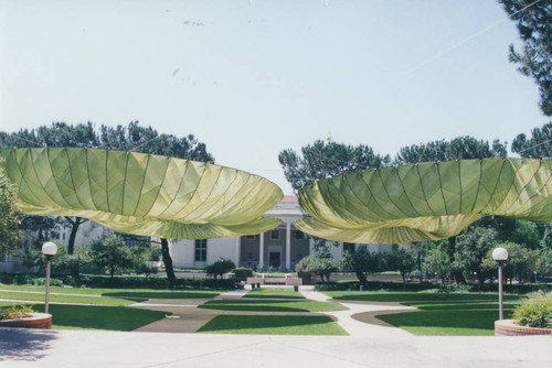Mudd Quadrangle parachutes, Claremont University Consortium