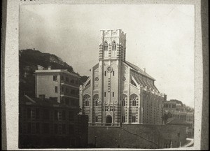 Die neue Christuskirche in Hongkong, links daneben das Pfarrhaus