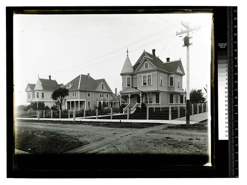 [Three large homes on north side of 900 block of 14th Street]