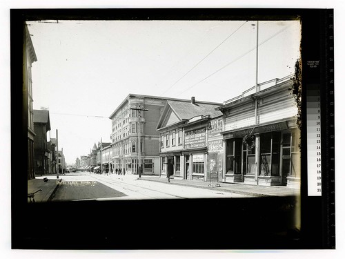 Hotel Vance,Eureka, Cal. [Second Street looking west from H Street]