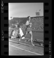 Gerry Lindgren running the 10,000 meters during the 1964 U.S. Olympic Trials in Los Angeles, Calif