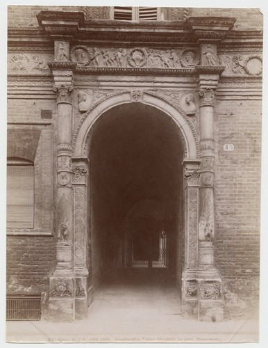 14010. Lodi - Lombardia. Palazzo Ghisalberti. La Porta. (Rinascimento.)