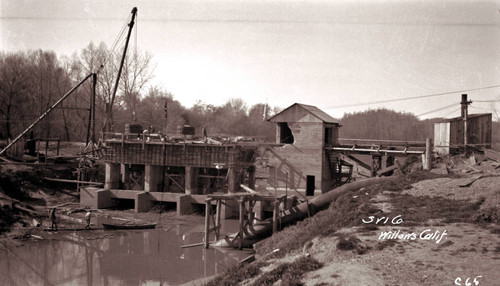 Construction on the Sacramento Valley Irrigation ditch