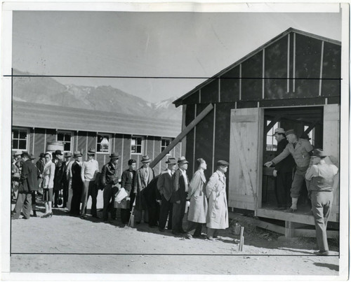 [Japanese Americans arriving at Owens Valley]