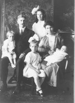Ernest Wood and family, circa 1918