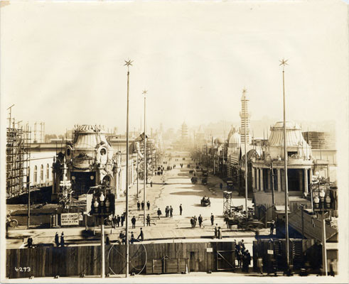[Entrance to The Zone, near Fillmore Street, at the Panama-Pacific International Exposition]