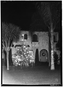 Christmas tree in front of a Beverly Hills residence at 901 North Roxbury Drive, December 26, 1930