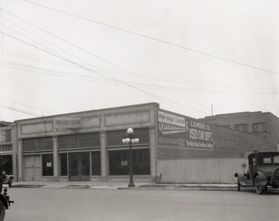 Stockton - Streets - c.1930 - 1939: Corner of American and Channel Sts., L. S. Weeks Co. former site