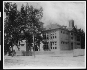 Exterior view of Griffith Avenue School, Los Angeles, 1900
