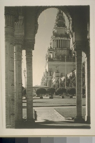 H422. [Tower of Jewels (Thomas Hastings, architect), from colonnade of unidentified structure, South Garden.]
