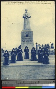 Missionary sisters visit Augouard monument, Brazzaville, Congo, ca.1920-1940