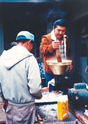 Jack Mori and George Takasaki making rice cakes