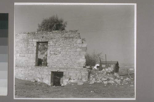 [Ruins of unidentified building.] Jenny Lind. 1949