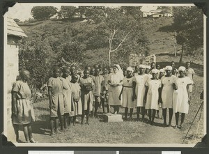 Gifts for hospital patients, Chogoria, Kenya, ca.1948