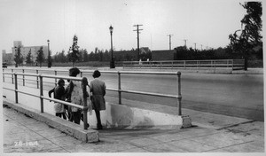 Pedestrian subway under Wilshire Boulevard at Rexford Drive, Beverly Hills, looking northwest across Wilshire Boulevard, Los Angeles County, 1928