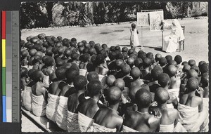 Outdoor catechism at the Mongbwalu Mission, Congo, ca.1920-1940