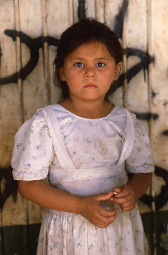Young girl holds a bullet shell, Berlín, Usulután, 1982
