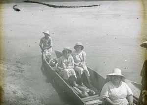 P.I.M missionaries on boat trip, Peru, ca. 1947