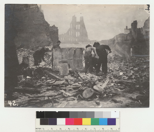 Removing safe from ruins. [No. 42.] [Unidentified location.]