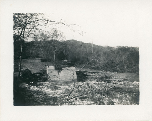 Portion of dam at Casitas after 1914 flood