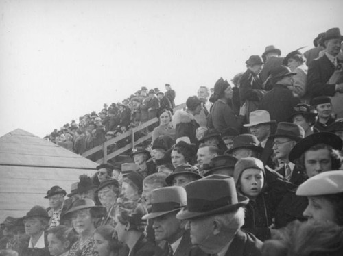 Leaving the bleachers, 1938 Rose Parade