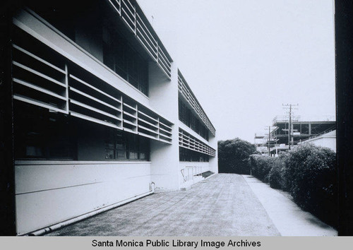 Exterior southwest side detail view of the Rand Corporation Headquarters, 1700 Main Street, Santa Monica, Calif