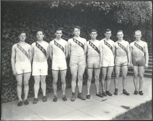 8 members of the 1912 track team
