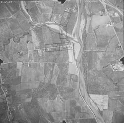 Aerial views of Healdsburg 'peninsula' between Dry Creek and Highway 101