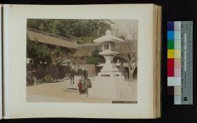 Scene of three children in front of the Osuwa Temple, Nagasaki