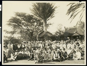 Excursionists from the Los Angeles Chamber of Commerce at Maunalao, Hawaii, 1907