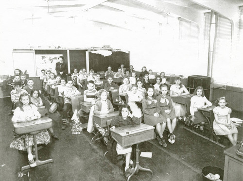 Third grade class photo inside a classroom in Topanga, California