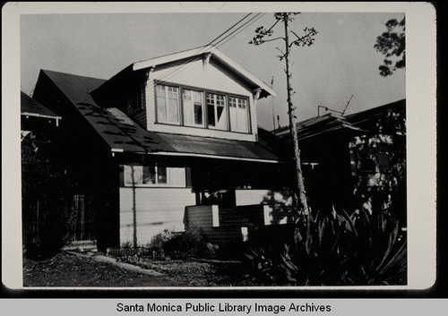 Turn-of-the-century cottage, 2623 Third Street in the Third Street Historic District, Santa Monica, Calif