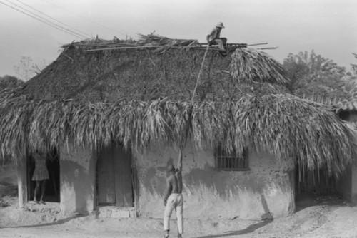 Men working on a roof, San Basilio de Palenque, 1976