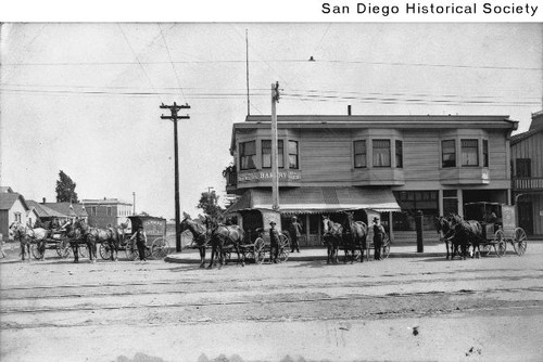 Men and delivery wagons outside the German Bakery at Thirteenth and Market Street