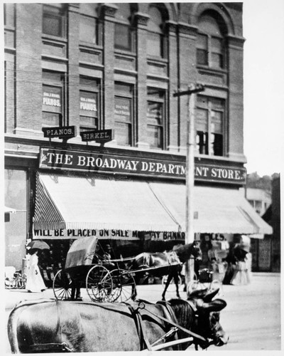 Broadway Dept. Store on corner of 4th, approximately 1899