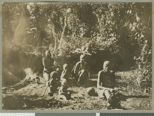 Women and children, Eastern province, Kenya, ca.1922