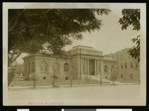 Exterior view of the Fresno Free Public Library, 1907