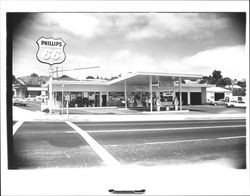 Blunt Brothers Phillips 66 service station in Petaluma, California in 1968