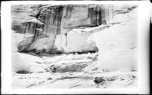 Ruins of the first Indian cliff dwellings in Canyon de Chelly, ca.1900